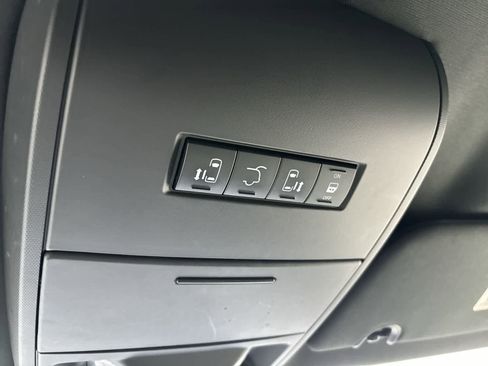 Used 2019 Dodge Grand Caravan SXT image 17