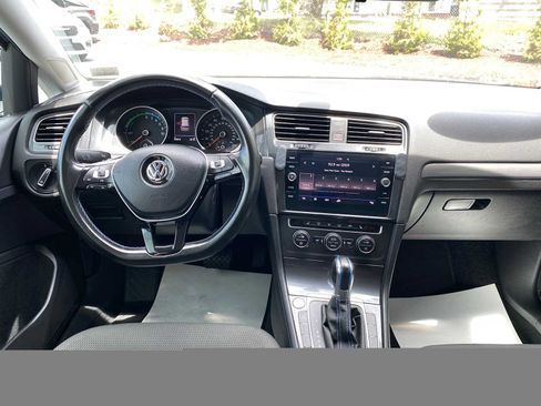 Used 2017 Volkswagen e-Golf SE FWD image 7