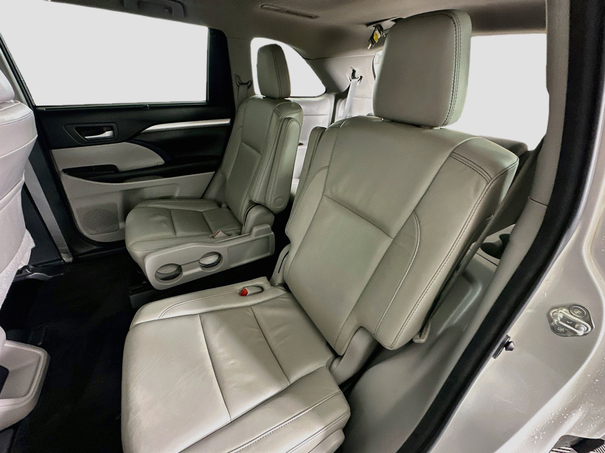 Used 2017 Toyota Highlander XLE FWD image 36