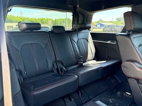 Used 2023 Ford Expedition Limited AWD/4WD image 11