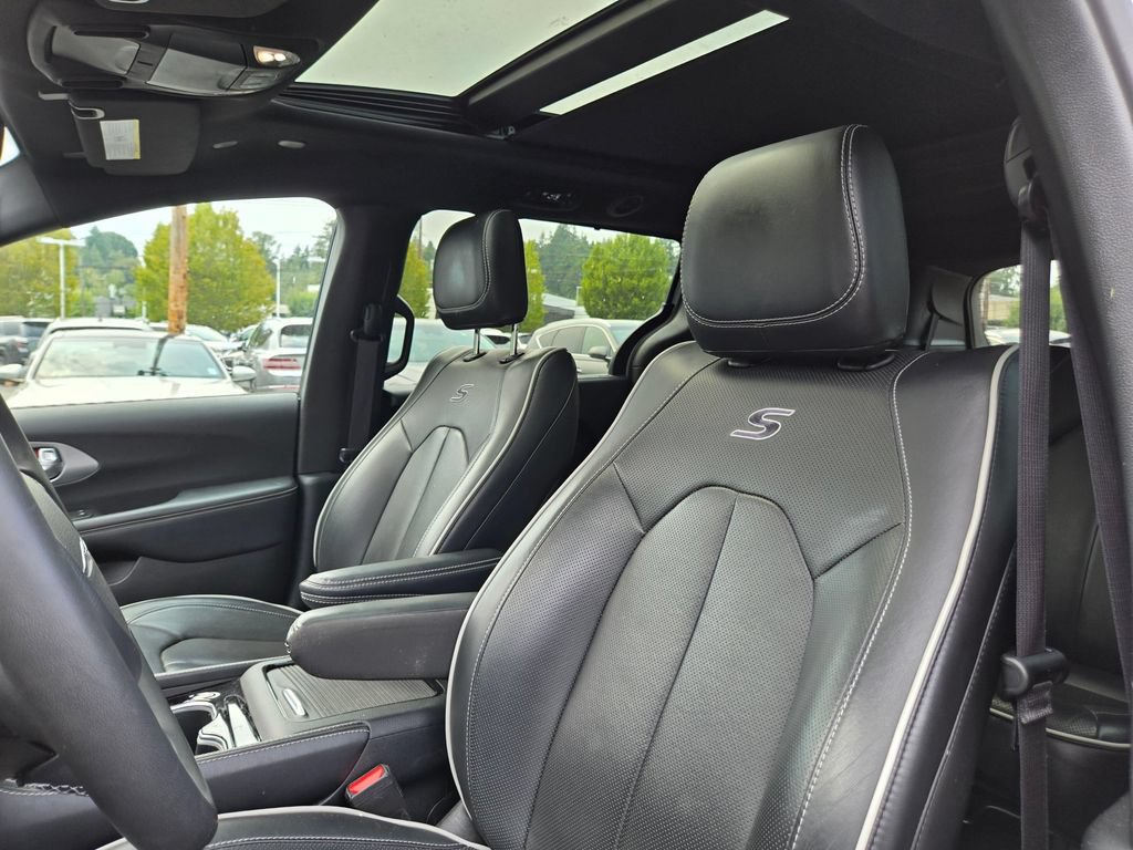 Used 2025 Chrysler Pacifica Limited FWD image 21