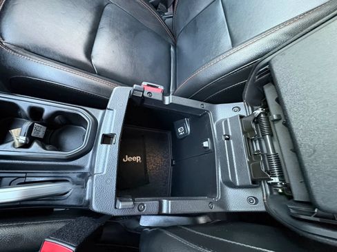 Used 2022 Jeep Gladiator Mojave w/ Cold Weather Group AWD/4WD image 49