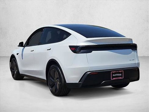 Used 2026 Tesla Model Y AWD image 9