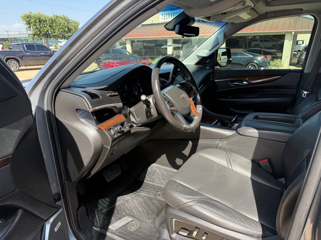 Used 2020 Cadillac Escalade Premium Luxury RWD image 12