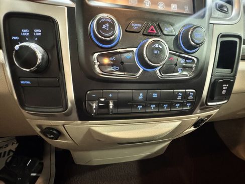 Used 2016 RAM 2500 SLT w/ Popular Equipment Group AWD/4WD image 14