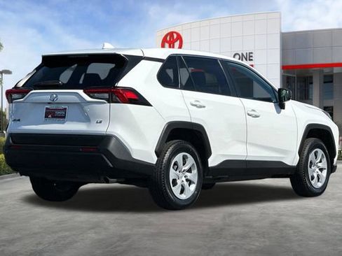Used 2024 Toyota RAV4 LE FWD image 5