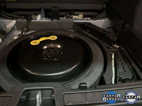 Used 2025 Volvo XC40 B5 Core image 90