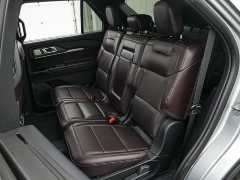 Certified 2025 Ford Explorer Platinum image 19