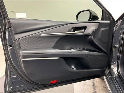 Used 2025 Toyota Camry SE image 25