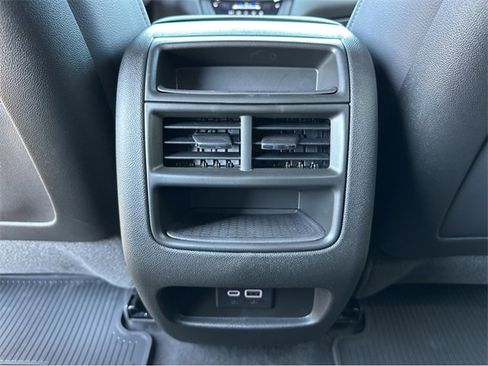 New 2025 Cadillac XT5 Luxury image 15