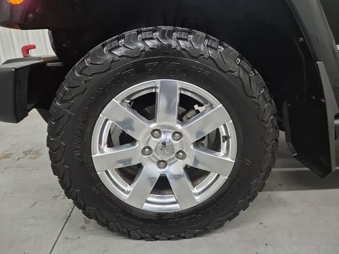 Used 2015 Jeep Wrangler Unlimited Sahara w/ Connectivity Group image 28