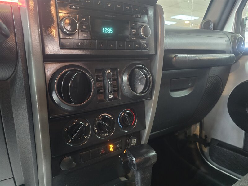 Used 2007 Jeep Wrangler Unlimited Sahara AWD/4WD image 19
