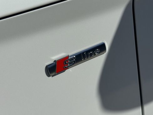 Used 2022 Audi Q5 2.0T Premium w/ Convenience Package image 8