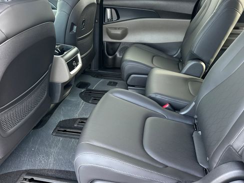 New 2026 Kia Carnival LXS image 10