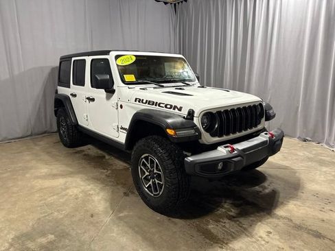 Used 2024 Jeep Wrangler Unlimited Rubicon AWD/4WD image 9