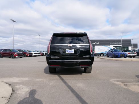 Used 2018 Cadillac Escalade ESV Premium Luxury image 4