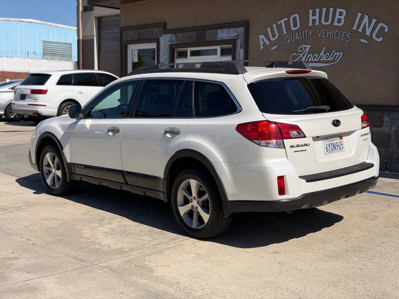 Used 2013 Subaru Outback 2.5i Limited w/ Special Appearance Pkg AWD/4WD image 7