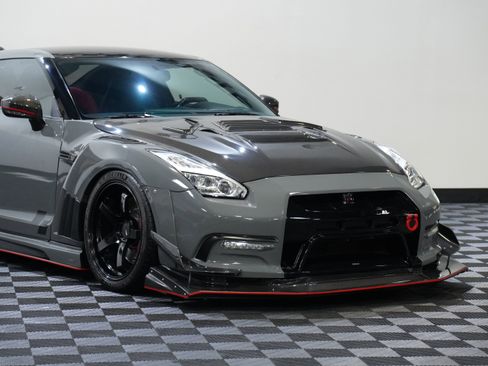 Used 2009 Nissan GT-R Premium image 10