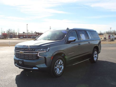 Used 2023 Chevrolet Suburban Premier image 4