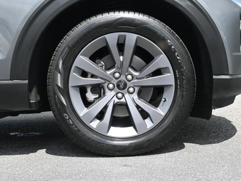Used 2023 Ford Explorer XLT w/ Equipment Group 202A RWD image 13