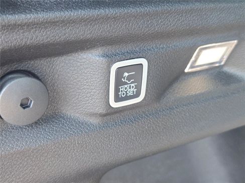 Used 2025 Jeep Grand Cherokee L Altitude image 20