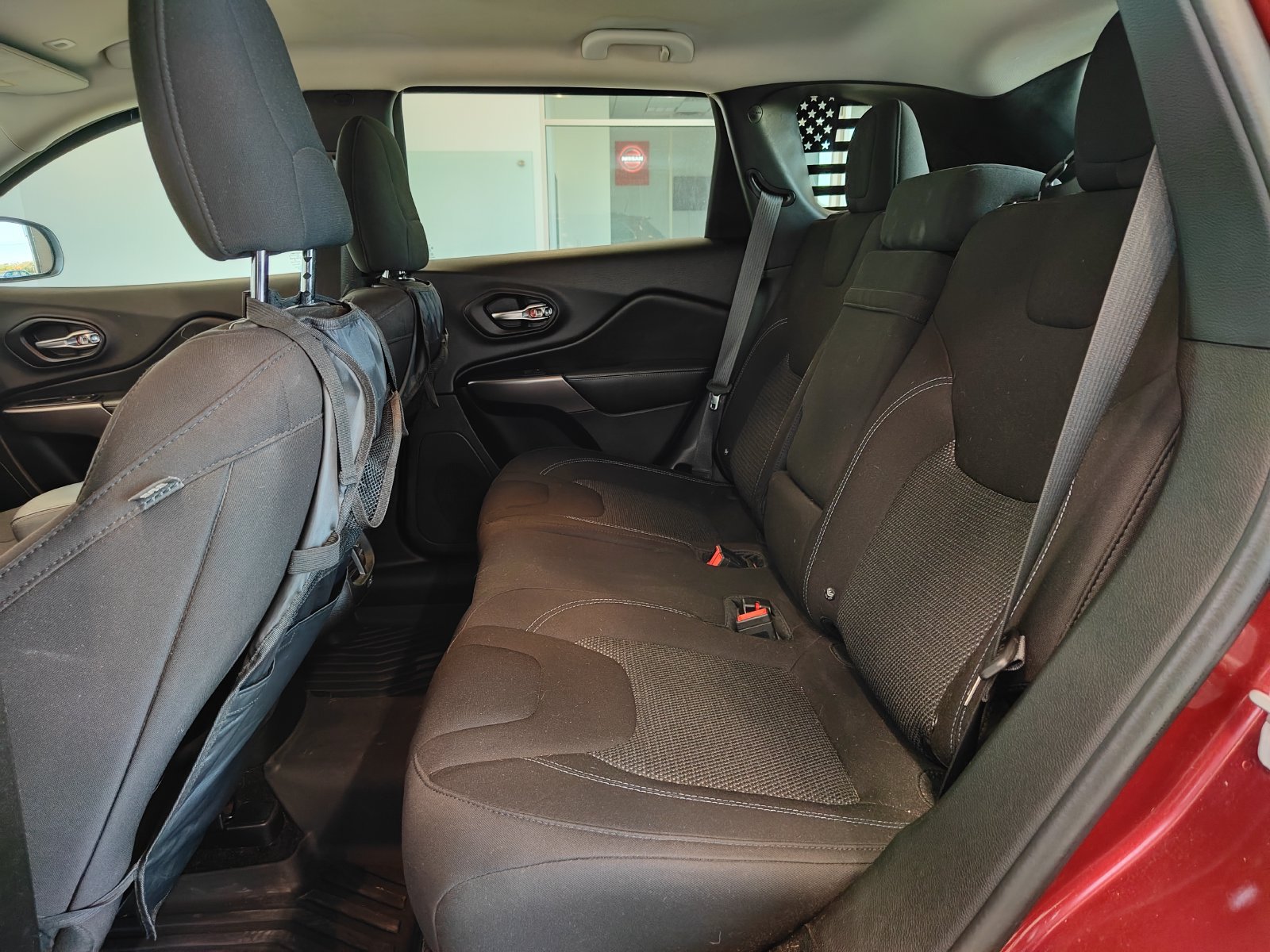 Used 2019 Jeep Cherokee Latitude w/ Cold Weather Group FWD image 10