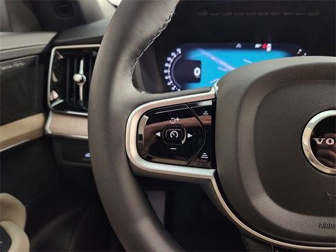 New 2026 Volvo XC90 B6 Plus w/ Protection Package Premier image 28