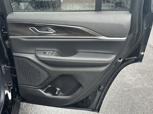 New 2025 Jeep Grand Cherokee Limited image 17