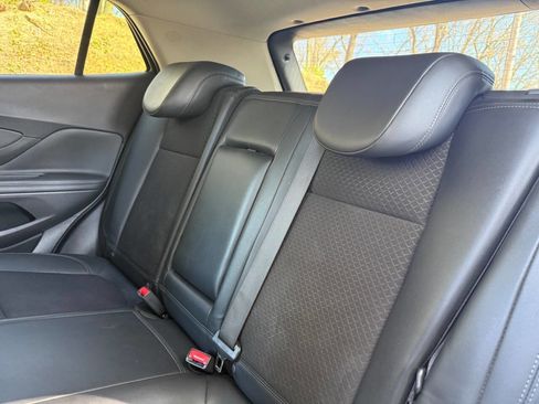 Used 2021 Buick Encore Preferred image 16