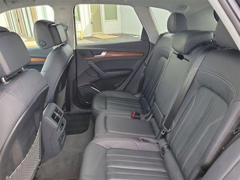 Used 2023 Audi Q5 2.0T Premium w/ Convenience Package image 12