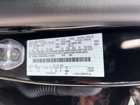 Certified 2024 Lincoln Corsair AWD image 33