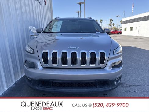 Used 2018 Jeep Cherokee Latitude Plus w/ Comfort/Convenience Group image 6