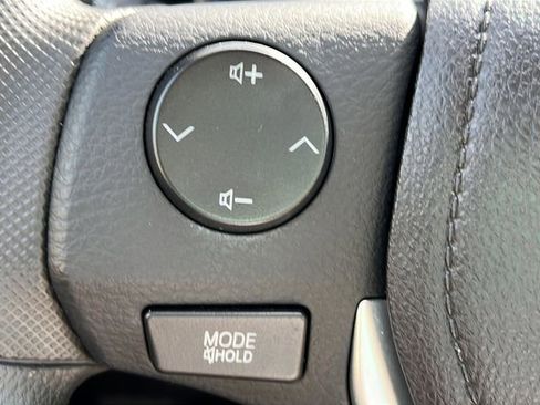 Used 2018 Toyota Corolla LE FWD image 17