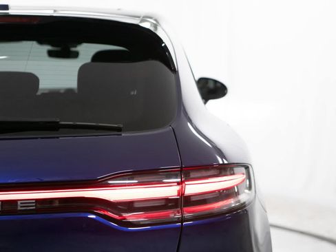 Certified 2023 Porsche Macan AWD/4WD image 21