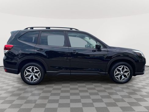 Used 2023 Subaru Forester Premium AWD/4WD image 9