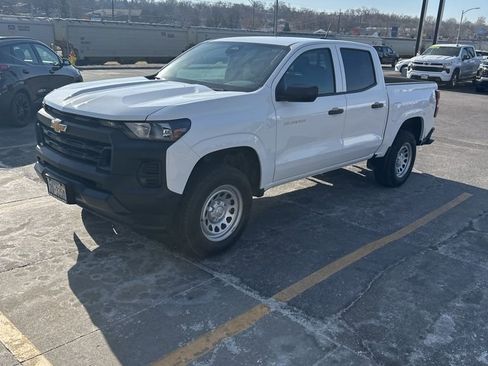 Used 2025 Chevrolet Colorado W/T w/ Advanced Trailering Package image 1