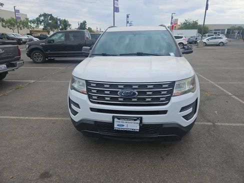 Used 2016 Ford Explorer FWD image 2