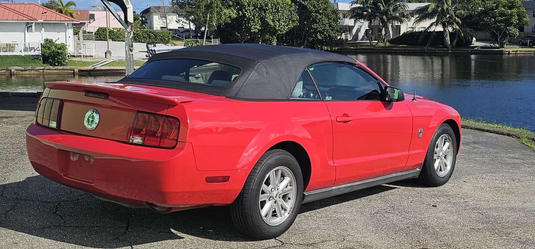 Used 2009 Ford Mustang Premium RWD image 5