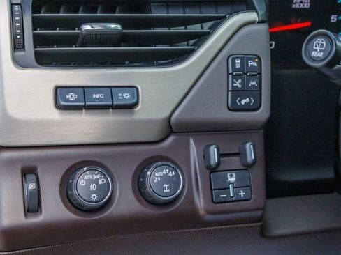 Used 2018 GMC Yukon Denali w/ Open Road Package AWD/4WD image 28