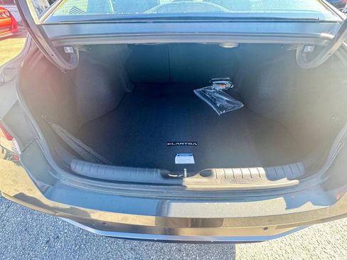 Used 2024 Hyundai Elantra Limited image 14