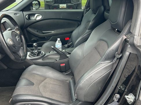 Used 2019 Nissan 370Z Touring RWD image 11