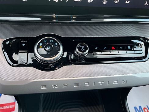 New 2026 Ford Expedition Active image 25