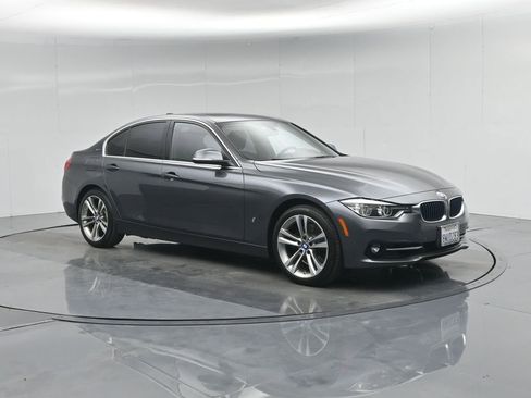 Used 2018 BMW 330e w/ Convenience Package image 7