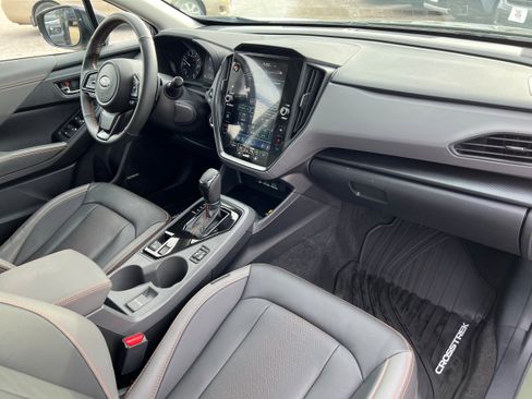 Certified 2025 Subaru Crosstrek 2.5i Limited w/ Crosstrek Mirror Package image 15