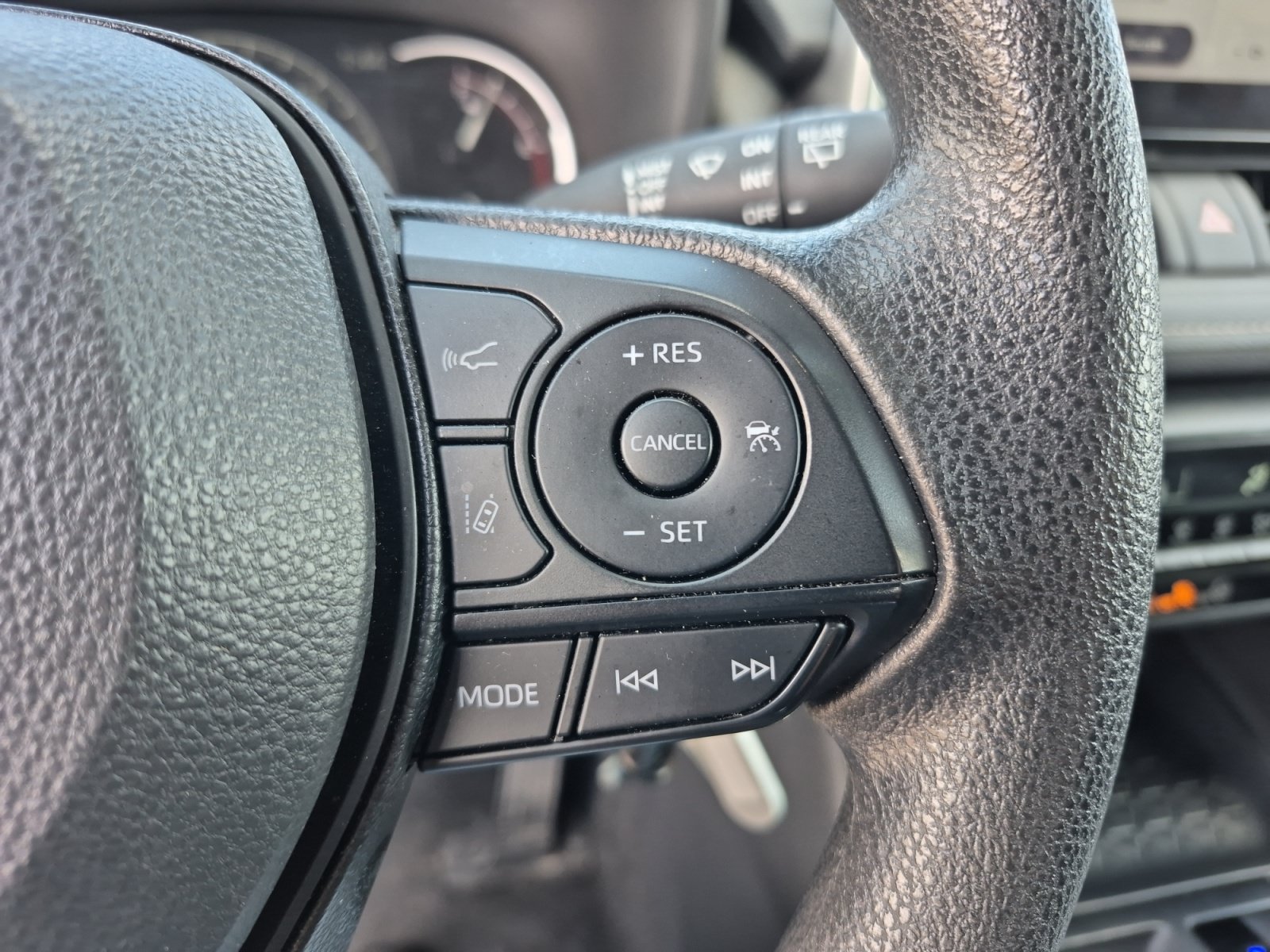 Used 2025 Toyota RAV4 LE AWD/4WD image 16