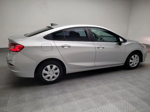 Used 2017 Chevrolet Cruze LS FWD image 10