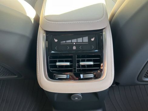 New 2026 Volvo XC90 T8 Plus w/ Protection Package Premier AWD/4WD image 17