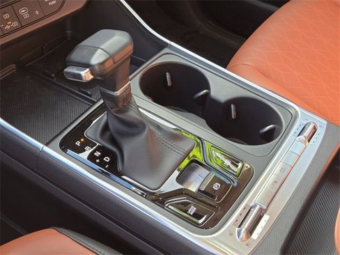 Used 2025 Kia Carnival SX w/ SX Dark Edition Package image 23