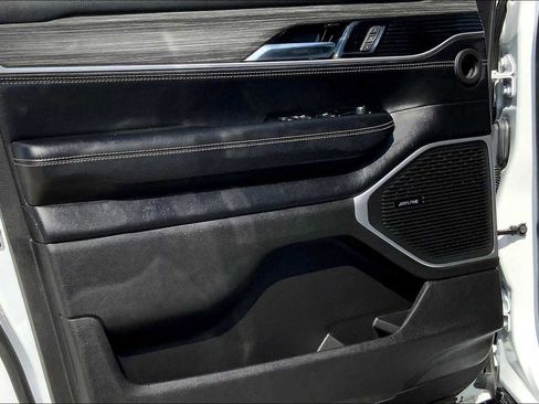 Used 2023 Jeep Wagoneer L Series III w/ Preferred Equipment Group image 20