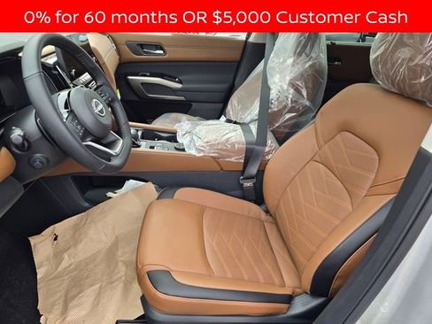 New 2025 Nissan Pathfinder Platinum w/ Lighting Package (N92) image 4